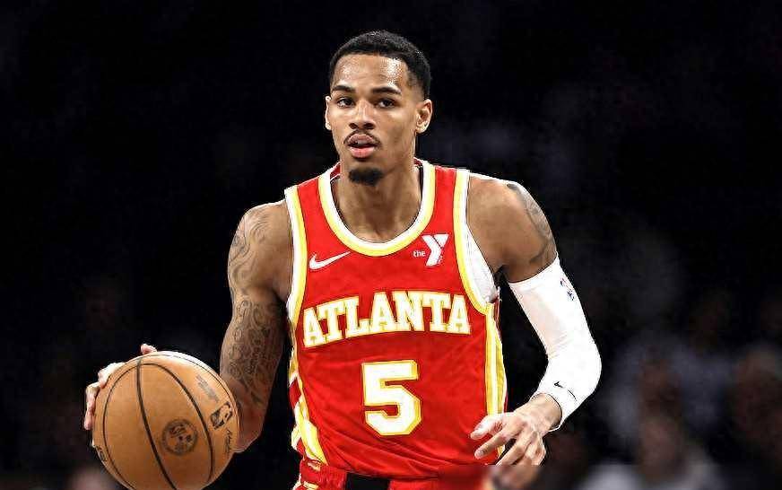 九游娱乐-穆雷在湖人比赛中战术调整，领先优势明显引发热议！比赛高潮迭起的简单介绍