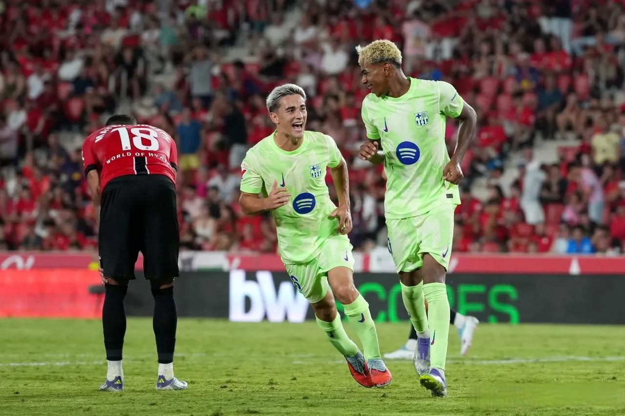 包含太狠了！关键时刻巴塞罗那备战荷甲赛前拜仁慕尼黑调整名单以备欧超杯，广东宏远围绕CBA季后赛内部沟通的词条